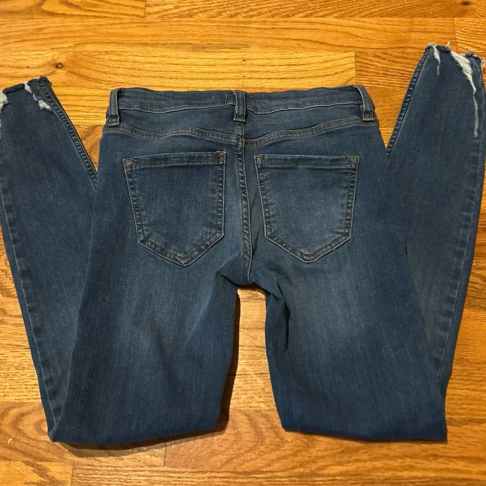 Free‎ People Women's Medium Blue Distressed Skinny Jeans, Size Waist 24